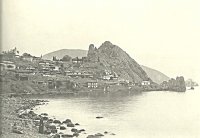 Гурзуф. Вид на деревню, бухту и Генуэзскую скалу.Фото Л. Средина. Из фондов ЯОГИЛМ