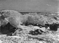 Прибой в бурю у рыбачьей пристани в Алупке. 1905