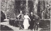 Граф и графиня Ностиц в парке ялтинского имения
